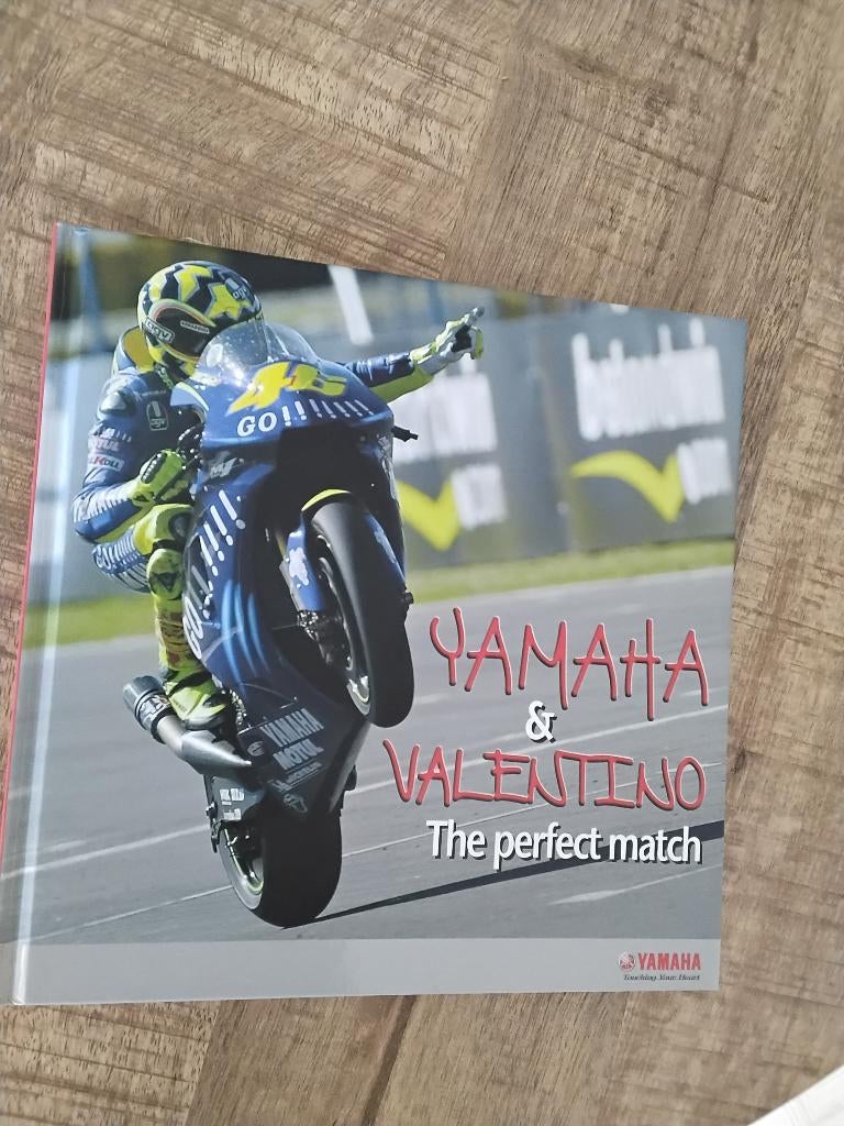 Valentino Rossi boek yamaha & Valentino. Tt assen, Ophalen of Verzenden, Nieuw, Motoren