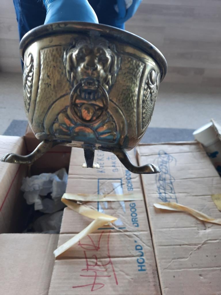 Antieke koperen bakje met leeuwenkoppen en poten, Antiek en Kunst, Ophalen