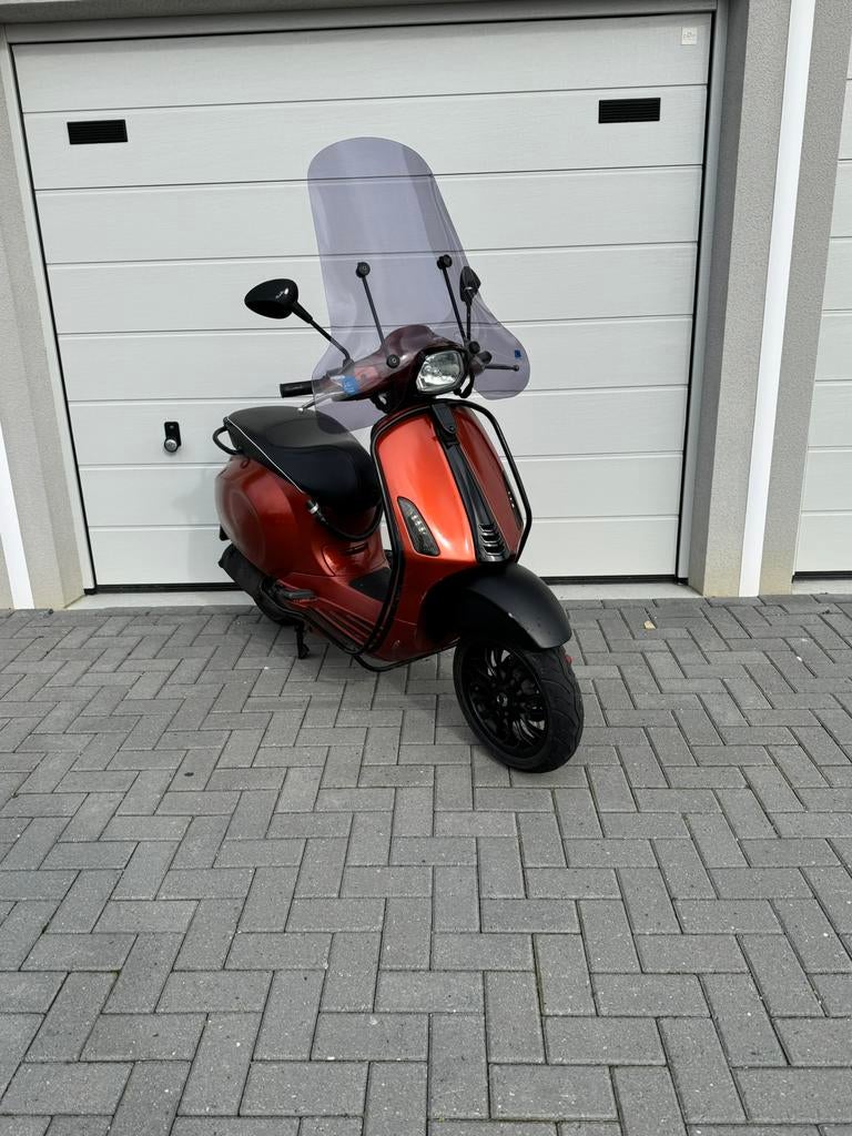Vespa sprint 2015 vandaag ophalen (vaste prijs), Fietsen en Brommers, Scooters | Vespa, Ophalen, Zo goed als nieuw, Benzine, Overige modellen
