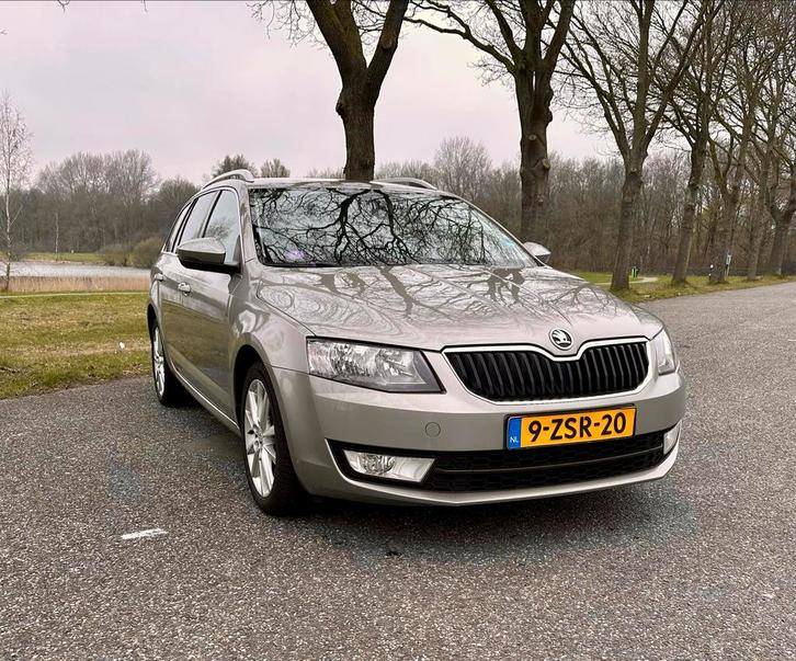 Skoda Octavia 1.2 TSI 77KW Comdi DSG 2015 Beige, Auto's, Skoda, Particulier, Octavia, ABS, Airbags, Airconditioning, Bluetooth