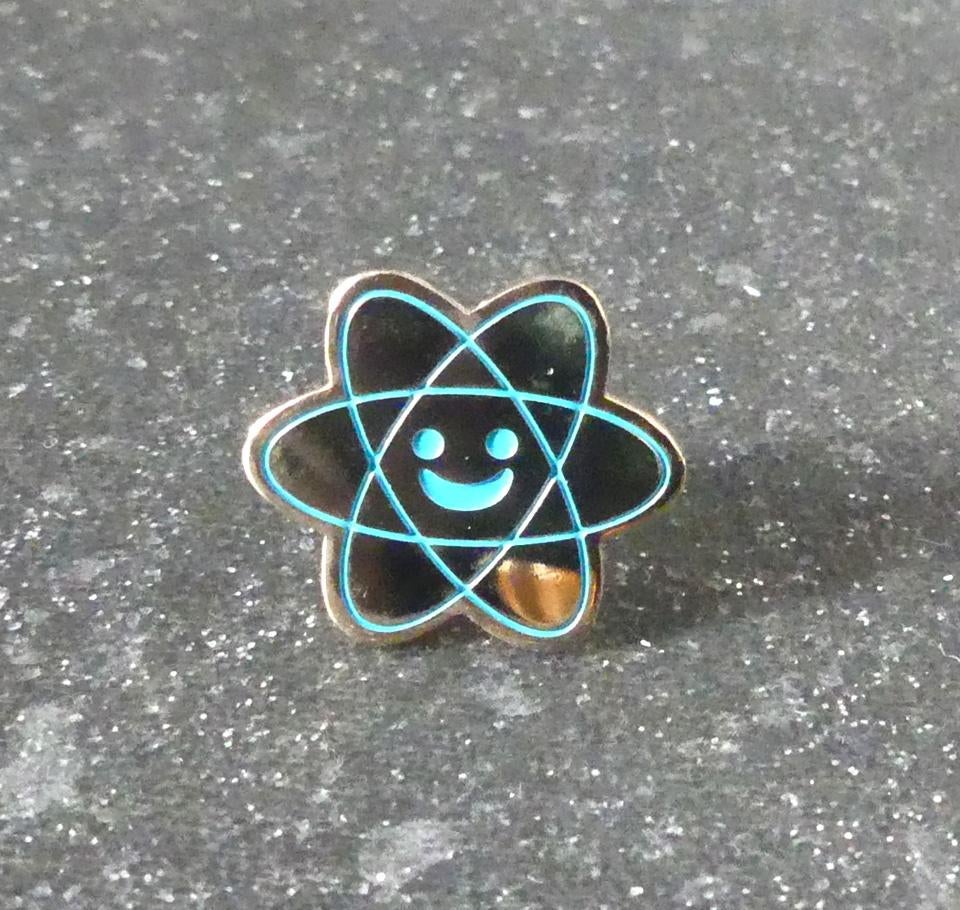 Atoom pin pro kernenergie science speldje, Ophalen of Verzenden, Gebruikt, Overige onderwerpen, Speldje of Pin