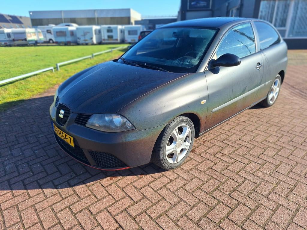 Seat Ibiza 1.4 16v, Auto's, Seat, Voorwielaandrijving, 40 €/maand, Zwart, 4 cilinders