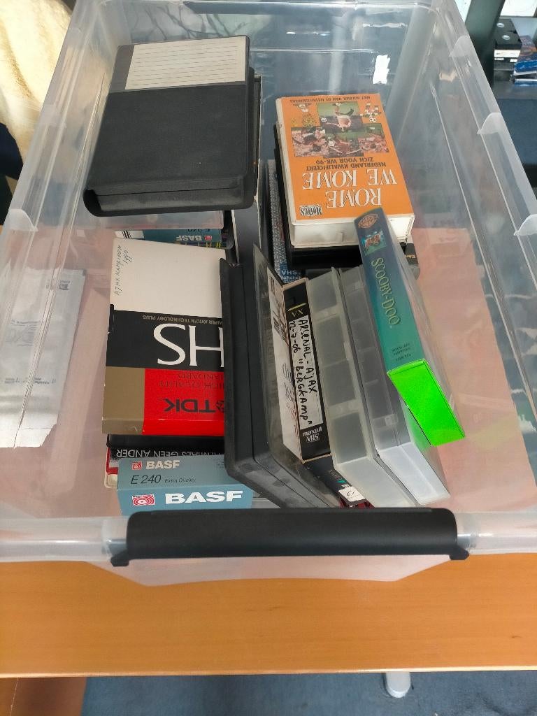 Bak vol met video banden, Alle leeftijden, Ophalen, Gebruikt, Tv-serie of Tv-programma