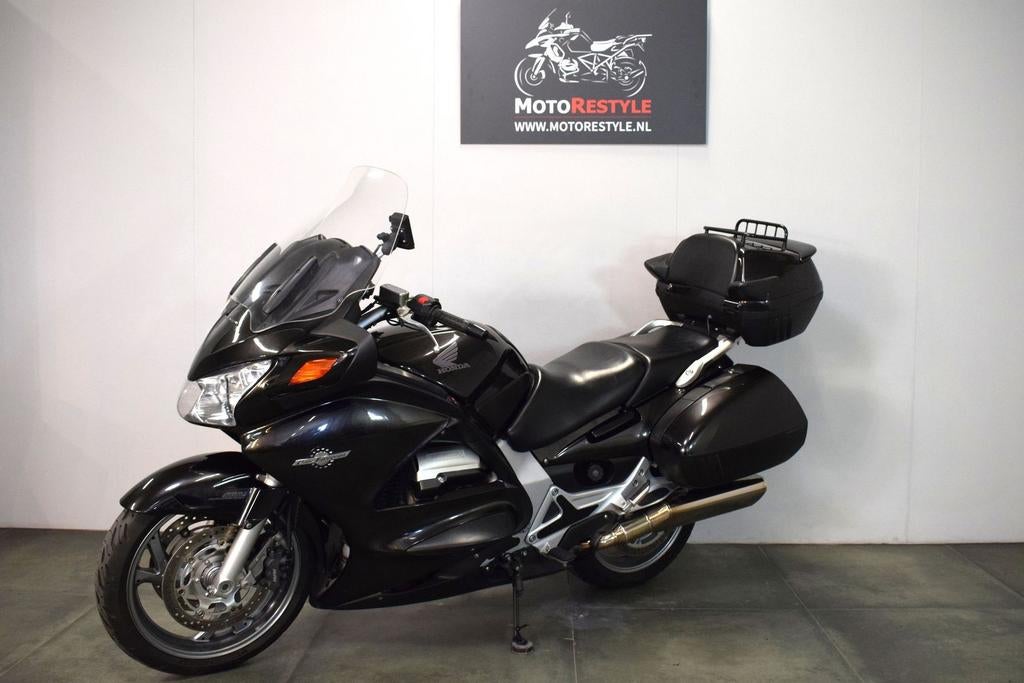 HONDA ST 1300 PAN EUROPEAN ABS (bj 2015), Motoren, Motoren | Honda, HONDA, 4 cilinders, Motorrijbewijs A, Bedrijf