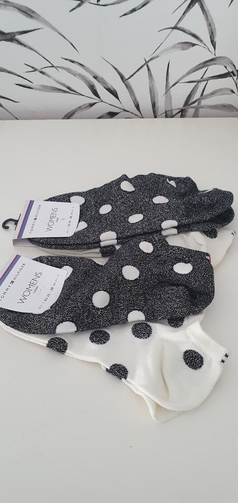 NIEUW 4 paar TOMMY HILFIGER SNEAKER SOKKEN...maat 35/38, Sokken en Kniesokken, Wit, Maat 35 t/m 38, Nieuw