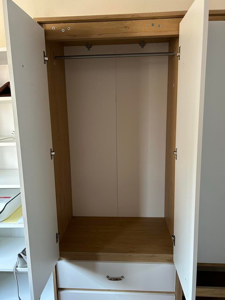 Moderne kledingkast, zo goed als nieuw, Huis en Inrichting, Kasten | Kledingkasten, Ophalen, 50 tot 100 cm, Zo goed als nieuw
