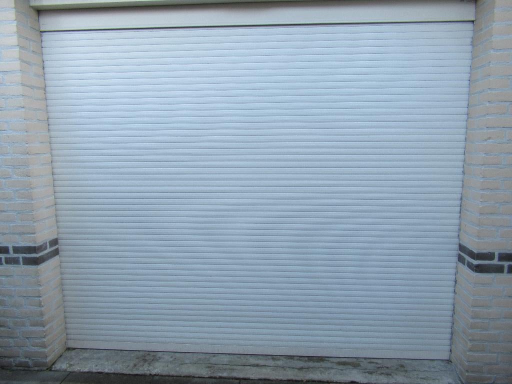 GARAGEDEUR MET AFSTANDBEDIENING, Ophalen