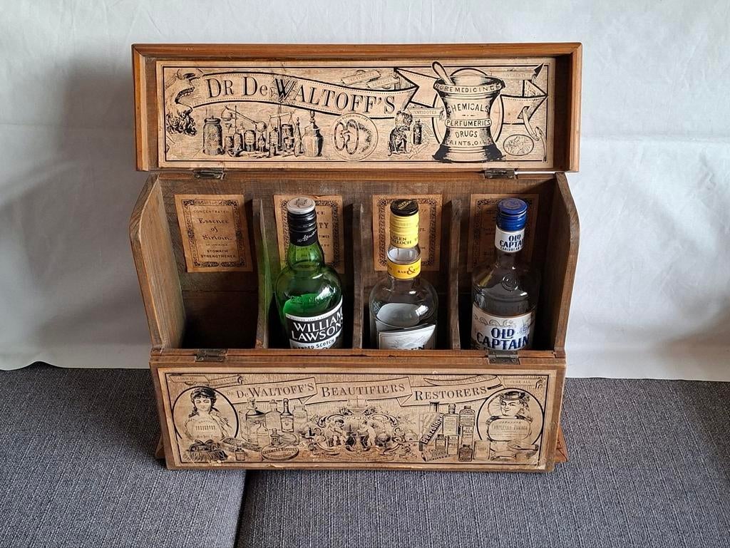 Oude Dokter Doos - Wijn/Whiskey, Ophalen of Verzenden