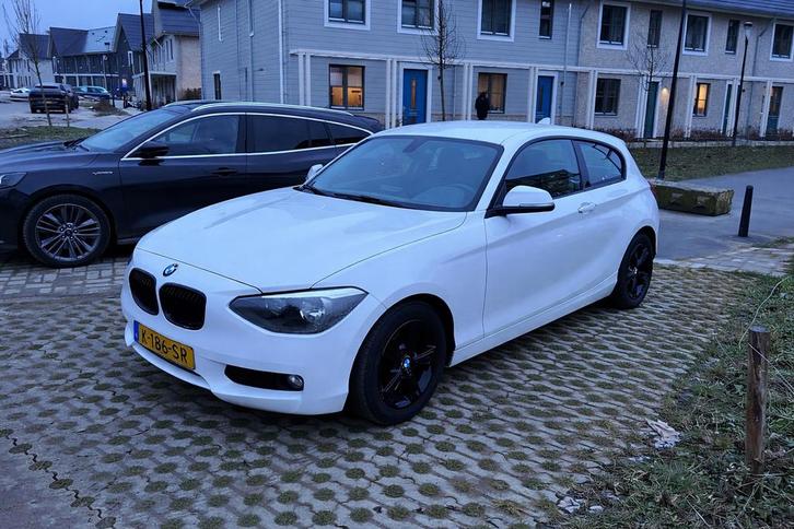 BMW 1-Serie 1.6 2013 Wit, Auto's, BMW, Particulier, 1-Serie, Diesel, C, Hatchback, Automaat, Geïmporteerd, Wit, Achterwielaandrijving
