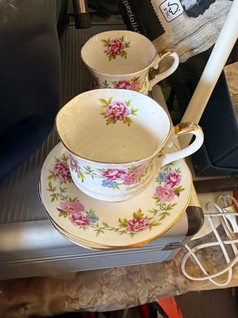 Royal Ascot Queen's Garden theekopjes met schotels, Antiek en Kunst, Antiek | Porselein, Ophalen of Verzenden