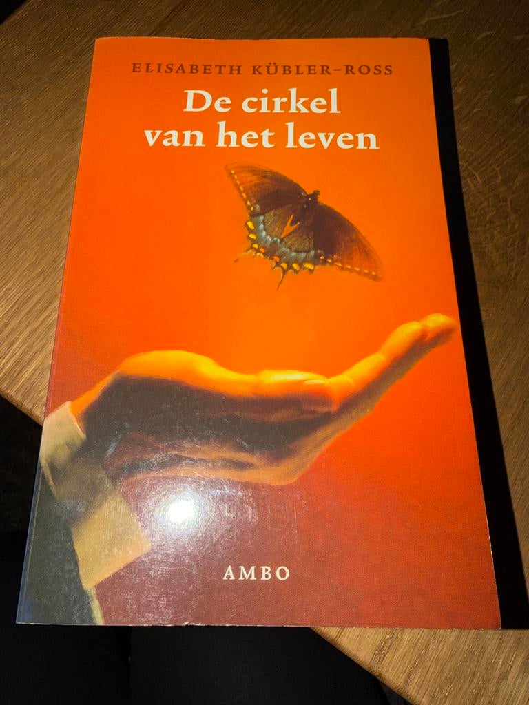 WK3.   De cirkel van het leven - Elisabeth Kübler-Ross, Boeken, Ophalen of Verzenden, Zo goed als nieuw, Ziel of Sterfelijkheid