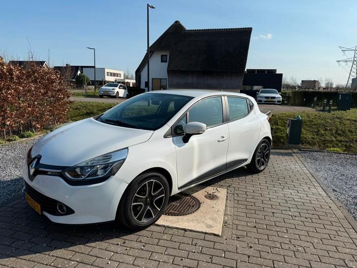 Renault Clio 1.5 dCi 90pk Dynamique 2015 – Navi, Cruise, Auto's, Renault, Particulier, Clio, Airbags, Airconditioning, Bluetooth