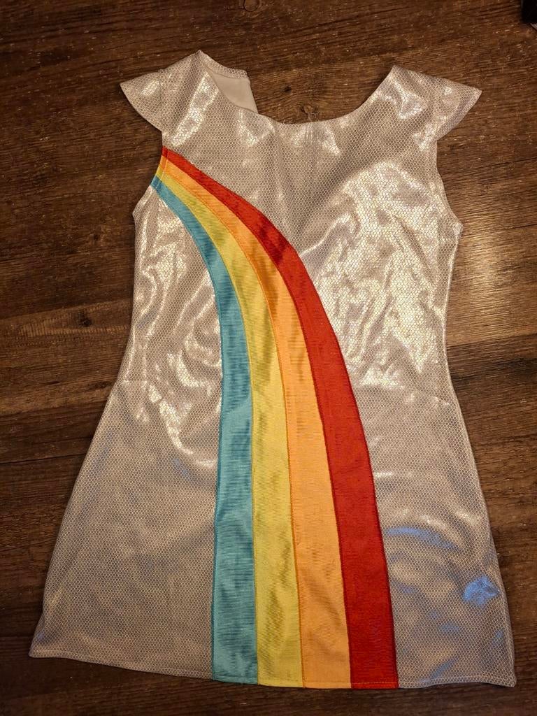 K3 Regenboog jurkje maat 134 zgan, Kinderen en Baby's, Carnavalskleding en Verkleedspullen, Ophalen of Verzenden, Zo goed als nieuw