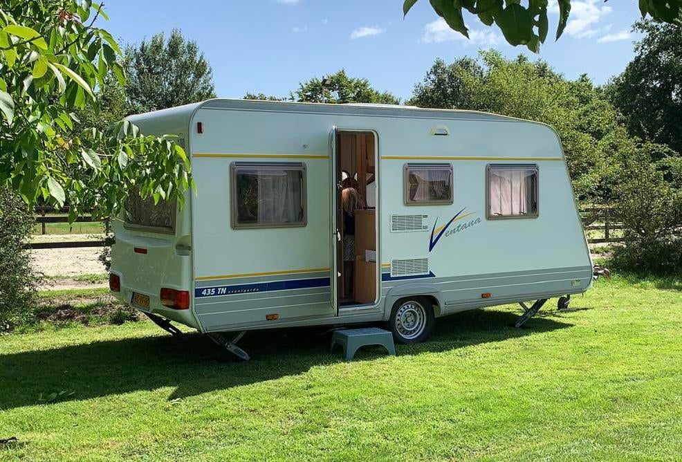 Bürstner Ventana 435 TN 2003, voortent + luifel, zeer netjes, Caravans en Kamperen, Rondzit, Omvormbare zithoek, Particulier, Bürstner