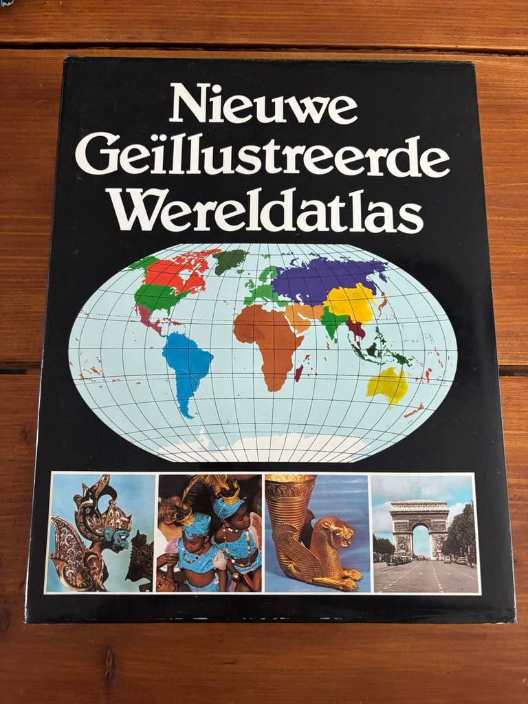 Nieuwe Geïllustreerde Wereldatlas - Lekturama Rotterdam, Boeken, Atlassen en Landkaarten, Gelezen, Overige atlassen, Ophalen of Verzenden