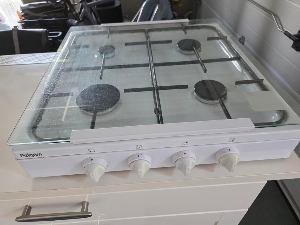 Pelgrim 4-pits gasfornuis met glazen afdekplaat, Ophalen, Gebruikt, 4 kookzones, Gas