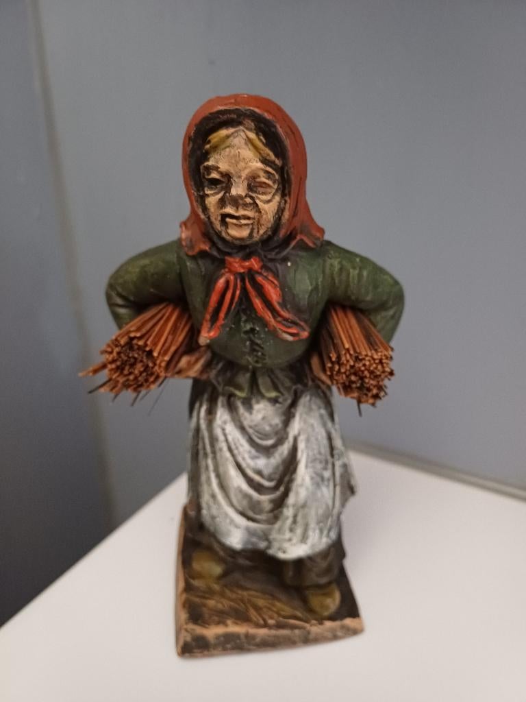 Vintage Perkeo beeldje Boerin met takken., Ophalen of Verzenden, Gebruikt, Mens