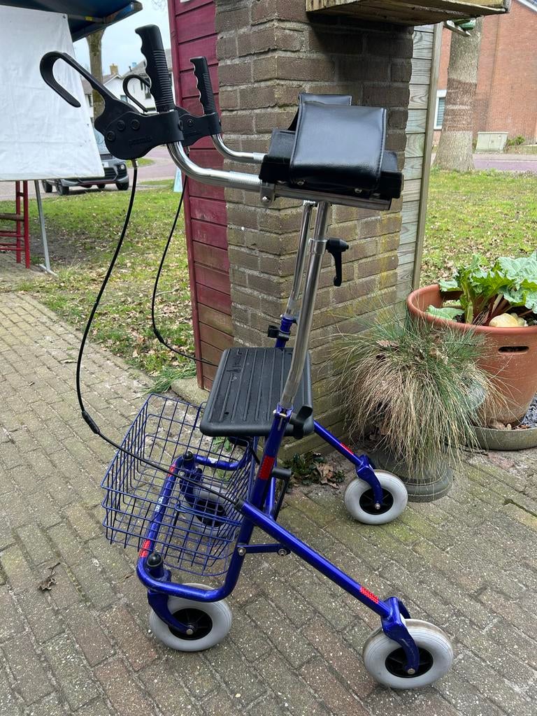 Rollator met onderarmschalen, Ophalen of Verzenden, Opvouwbaar, Zo goed als nieuw