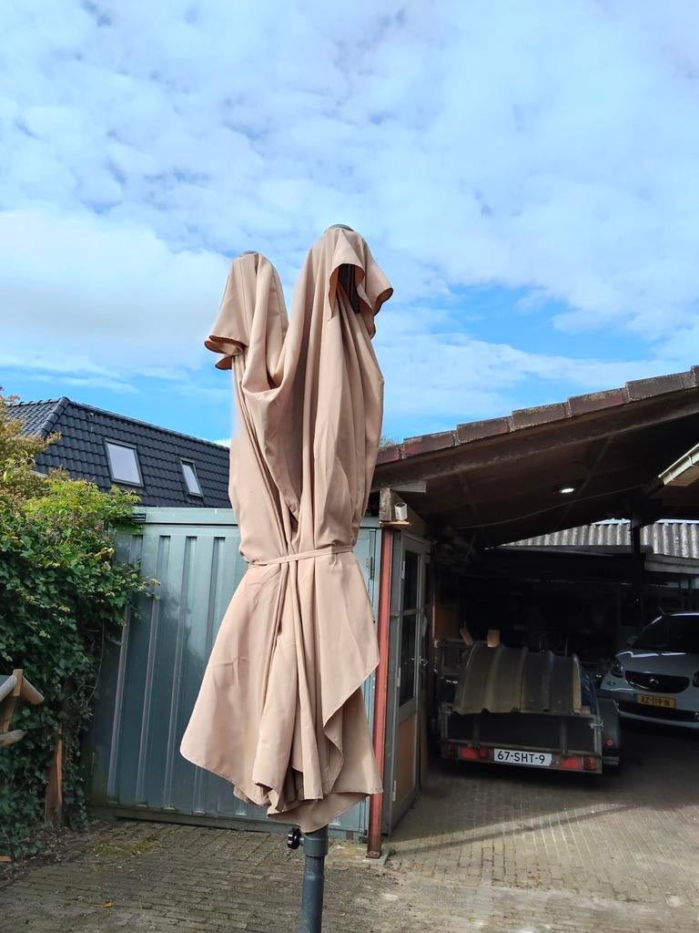 Dubbele parasol, Tuin en Terras, Parasols, Ophalen, Gebruikt, 3 tot 4 meter, Parasolvoet