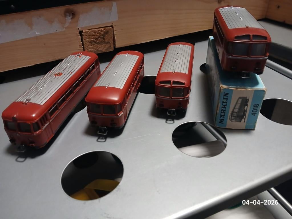 Märklin railbus 3016 en 3 bijwagens 4018, Hobby en Vrije tijd, Modeltreinen | H0, Wisselstroom, Ophalen of Verzenden, Analoog