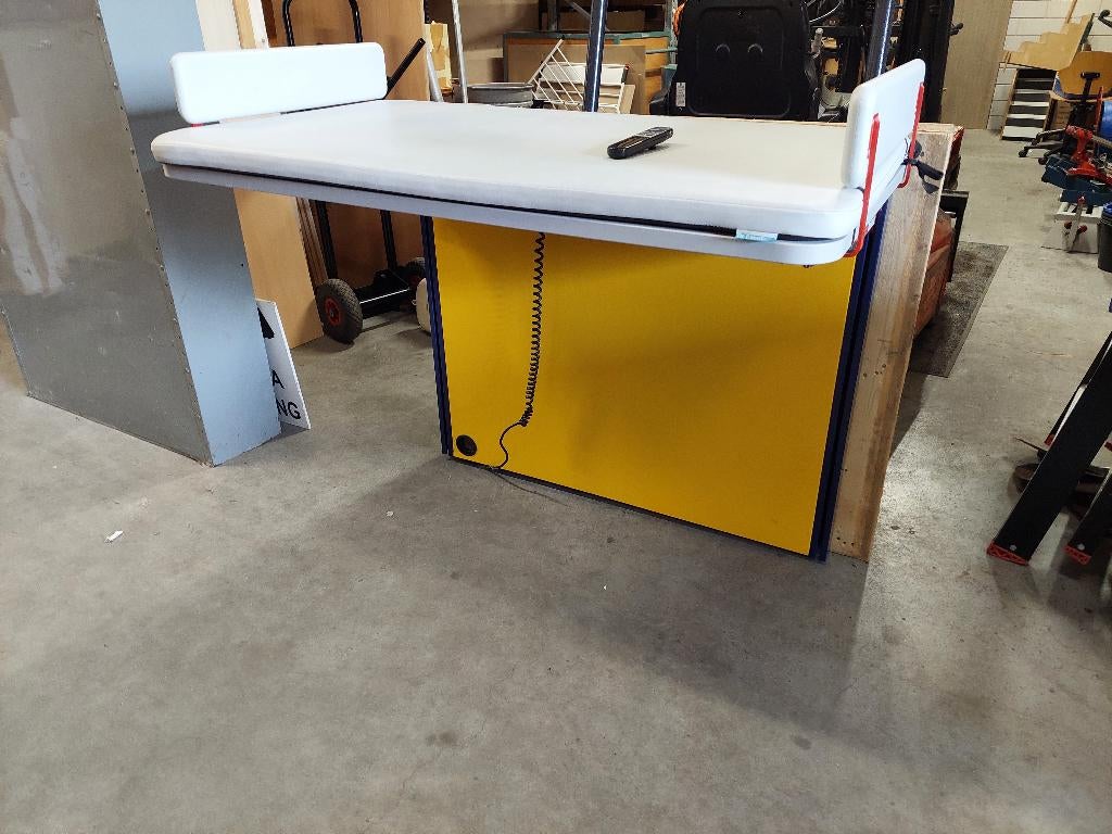 Ergoshop wandgemonteerde aankleedtafel / commode KDV, 70 cm of meer, 105 cm of meer, Ophalen of Verzenden, Voetruimte