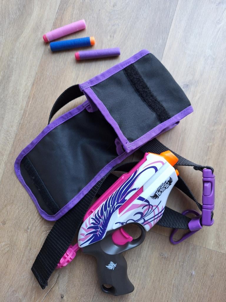 Nerf Rebelle Blaster met holster en pijltjes, Ophalen of Verzenden, Gebruikt, Meisje