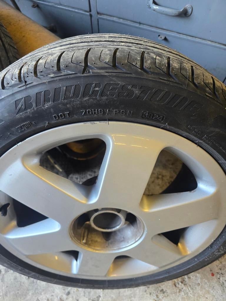 Audi TT wielen 5 x 100 met goeie banden, Auto-onderdelen, Banden en Velgen, Ophalen of Verzenden, Zomerbanden, Band(en)