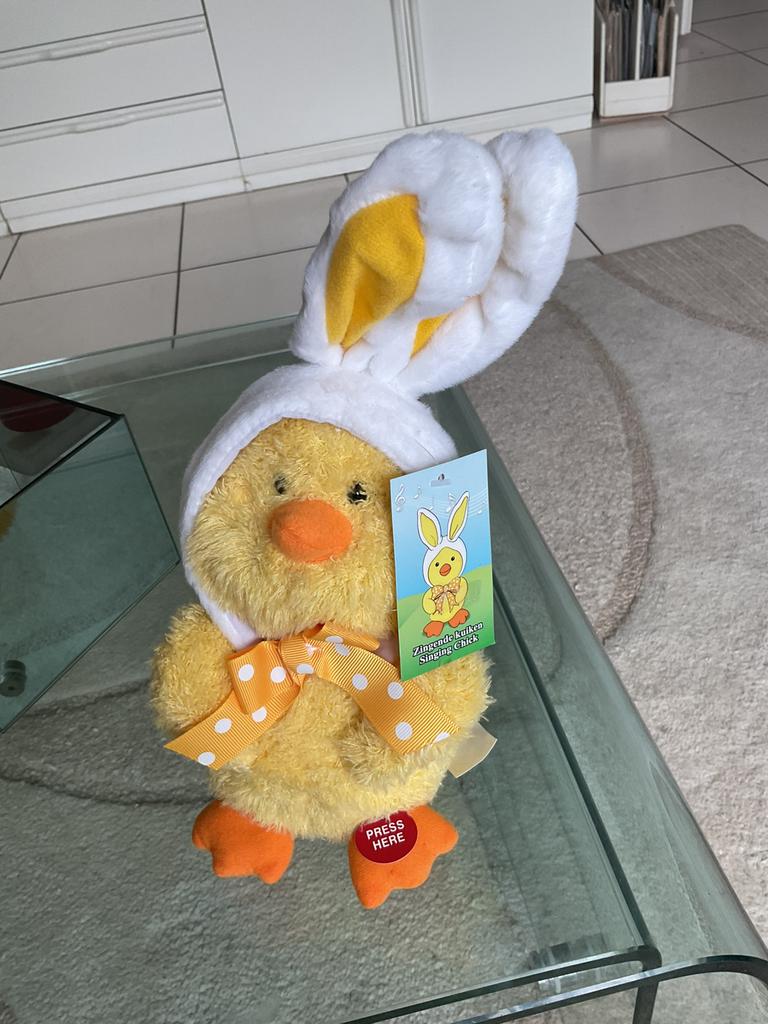 Nieuw zingend kuiken met paashaasmuts., Diversen, Pasen, Nieuw, Ophalen of Verzenden