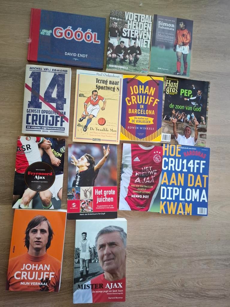 13 boeken Voetbal Johan Cruijff, Sjaak Swart Ajax etc., Ophalen of Verzenden, Zo goed als nieuw, Balsport