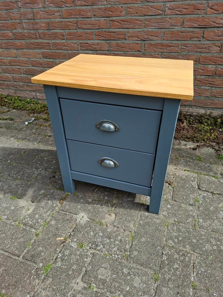 Nachtkastje met twee lades, Huis en Inrichting, Slaapkamer | Nachtkastjes, Ophalen, Minder dan 45 cm, Zo goed als nieuw, Minder dan 55 cm