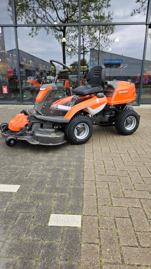Husqvarna Rider R 216 TSAWD - 4x4, Stuurbekrachtiging, Tuin en Terras, Zitmaaiers, Nieuw, Ophalen of Verzenden