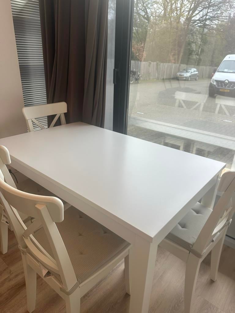 Ikea eettafel met 4 stoelen en kussens, Ophalen, 100 tot 150 cm, 50 tot 100 cm, Zo goed als nieuw