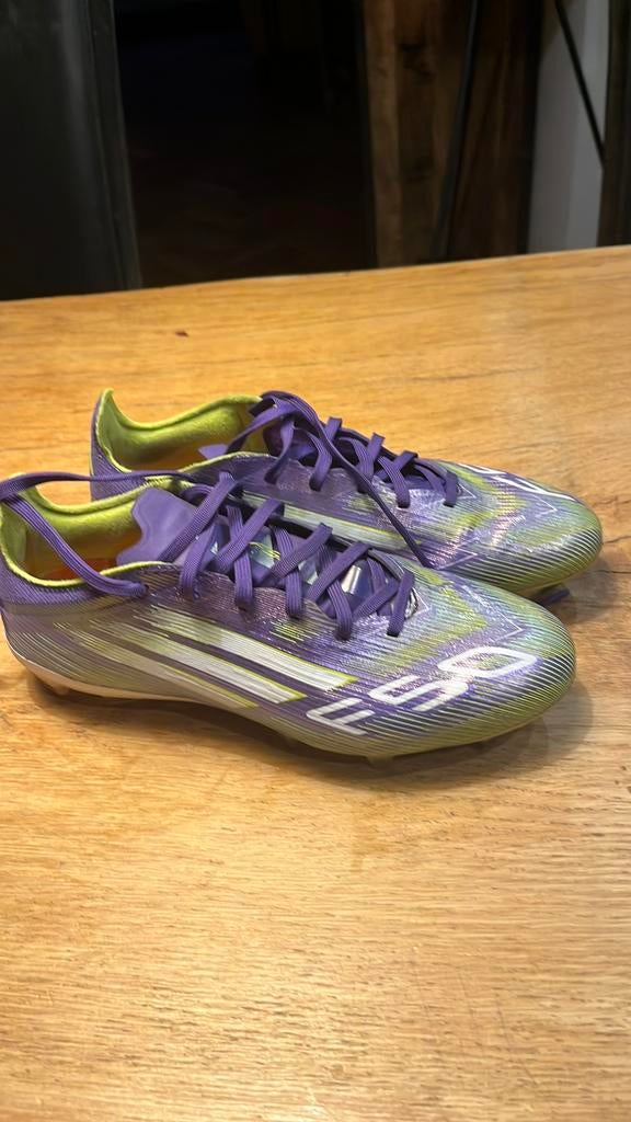 Voetbalschoenen maat 40, Maat XS of kleiner, Ophalen of Verzenden, Zo goed als nieuw, Schoenen