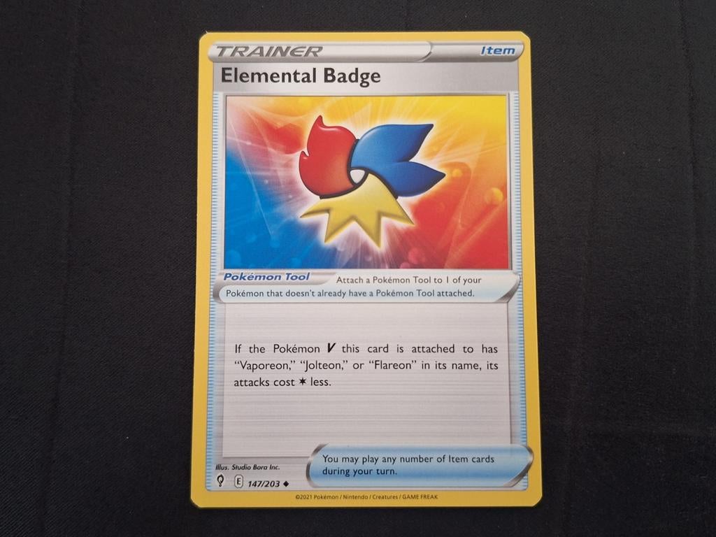Elemental Badge 147/203 Pokemon Evolving Skies (Excellent), Ophalen of Verzenden, Zo goed als nieuw, Losse kaart