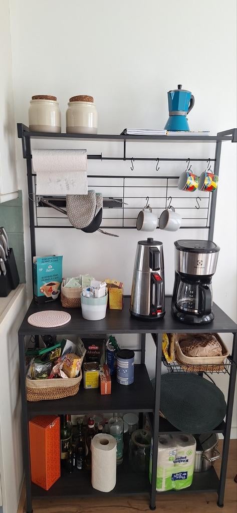 Keukenrek met planken en haken, Ophalen