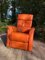 Relaxfauteuil (elektrisch) - Oranje/brique, Huis en Inrichting, Fauteuils, Ophalen, Gebruikt, Leer, 75 tot 100 cm
