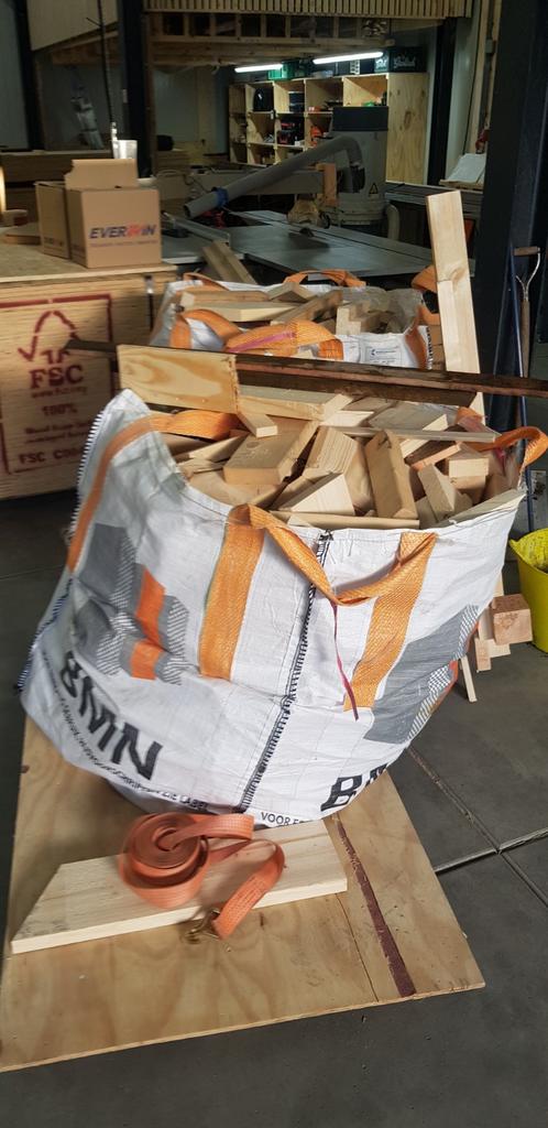 2x zakken hout, Minder dan 3 m³, Ophalen of Verzenden