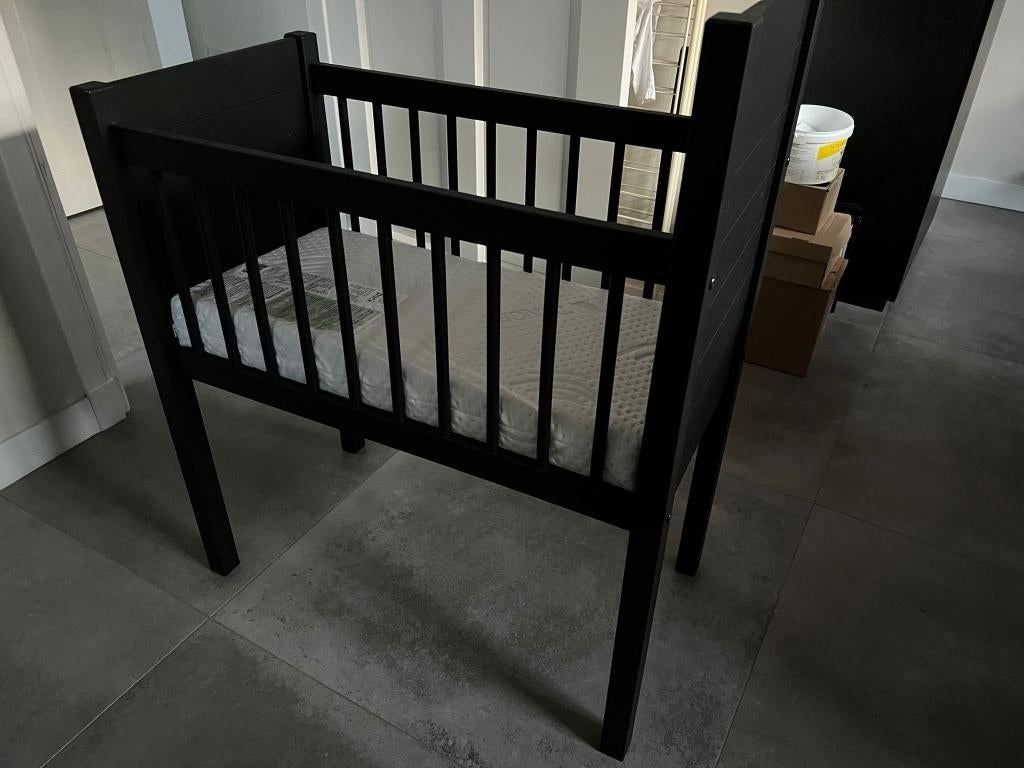 Cosleeper Kidsmill Noa Wieg Zwart met matras 40x80x8, Kinderen en Baby's, Babywiegjes en Ledikanten, Ophalen, Zo goed als nieuw