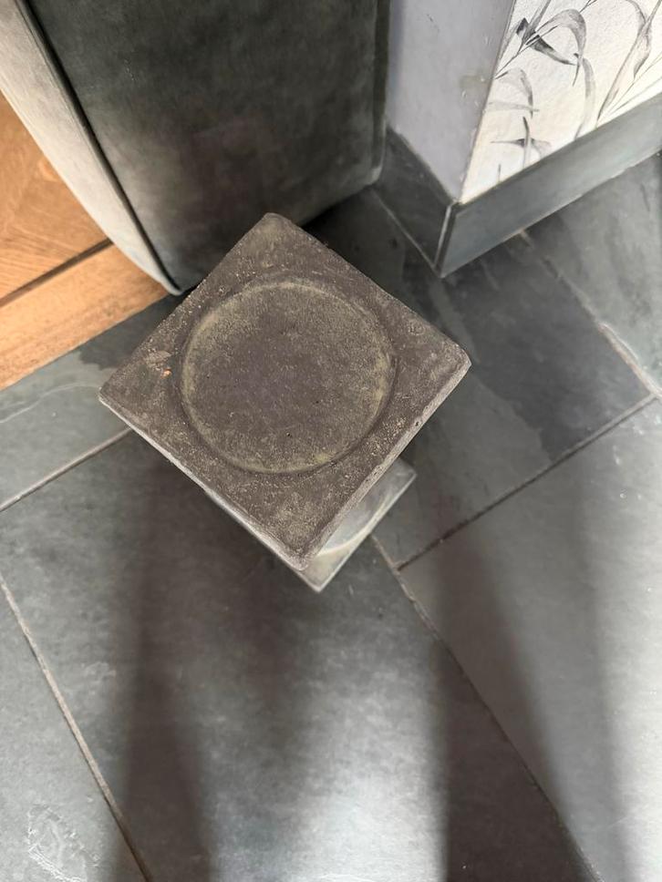 2 Brynxz kaarsen kandelaars - Grijs, sfeervol, 30 cm hoog, Huis en Inrichting, Woonaccessoires | Kandelaars en Kaarsen, Gebruikt