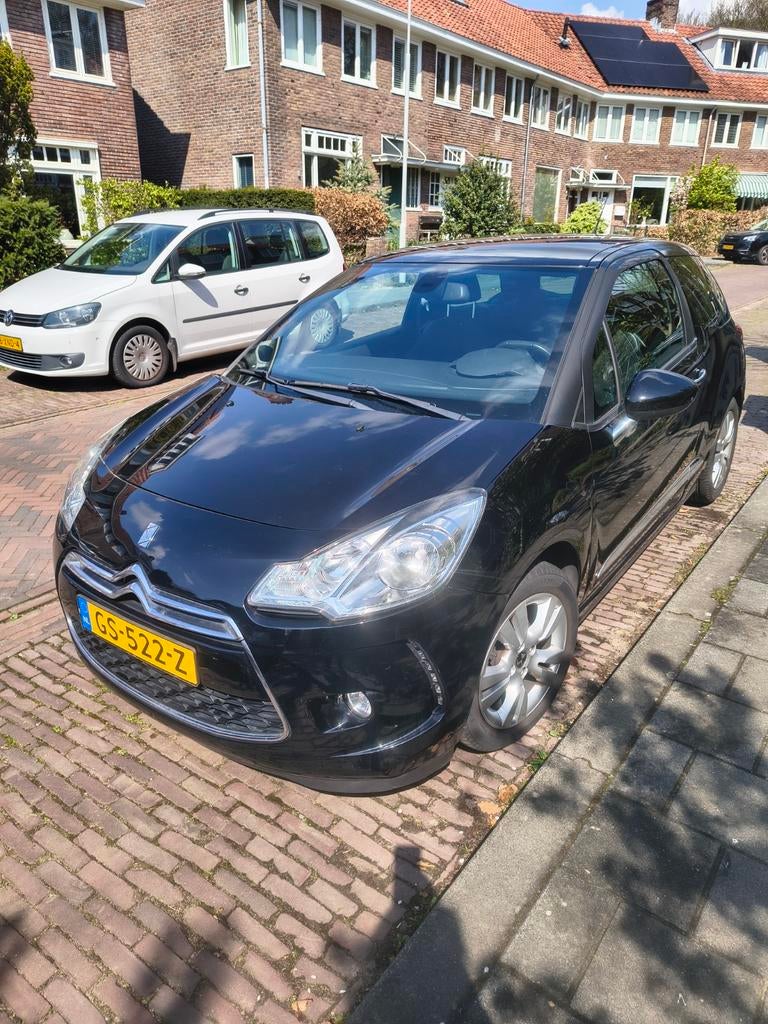 DS 3 1.2 Puretech 82pk Drive Efficiency 2015 Zwart nwe distr, Auto's, DS, Voorwielaandrijving, Stof, 1199 cc, Zwart