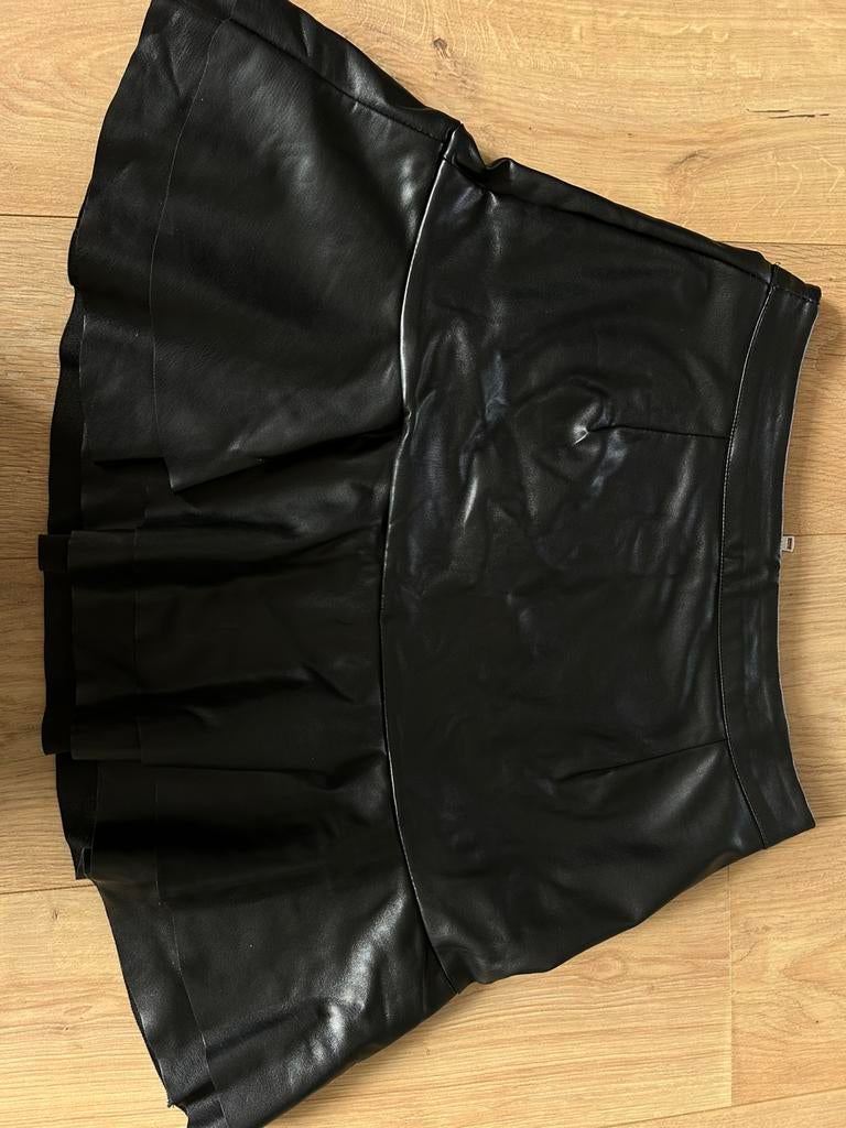 Leren rok By Clara maat m nieuw, Kleding | Dames, Rokken, Zwart, Zo goed als nieuw, Boven de knie, Ophalen