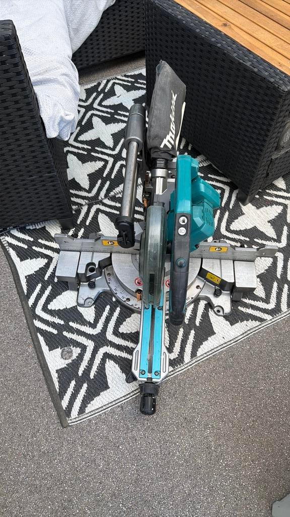 Makita LS002GZ01 XGT 40V Max Radiaal afkortzaag 30 x 216mm, Ophalen of Verzenden, Zo goed als nieuw