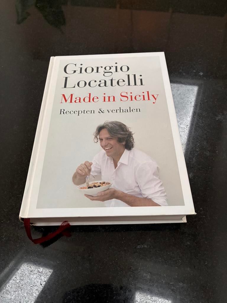 Hardcover kookboek Made in Sicily Giorgio Locatelli, Ophalen of Verzenden, Zo goed als nieuw, Italië