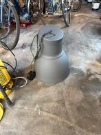 Grote industriële hanglamp - Grijs metaal, Ophalen, Gebruikt, Metaal, 50 tot 75 cm