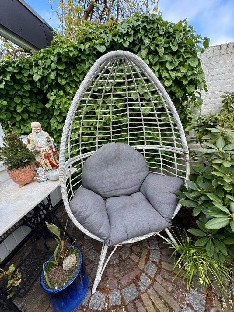 Witte Rotan Hangstoel / Egg Chair voor Buiten, Huis en Inrichting, Ophalen, Gebruikt, Wit, Riet of Rotan
