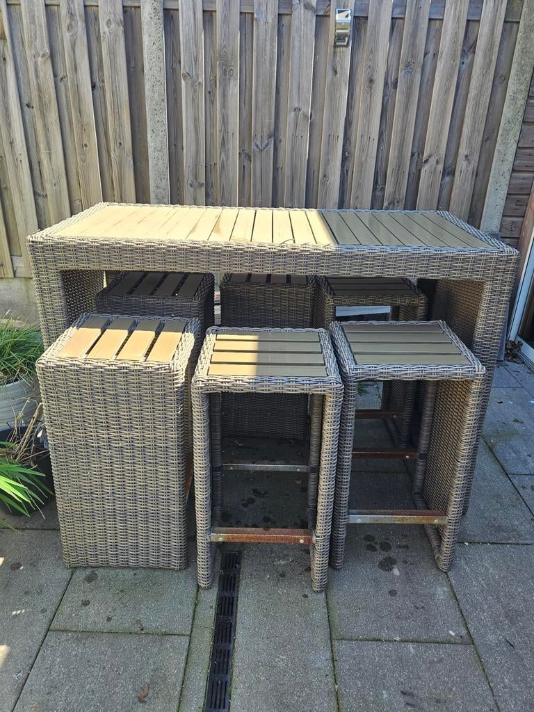 Hoge tuintafel met 6 krukken - Wicker en Hout, Tuin en Terras, Tuintafels, Ophalen, Gebruikt, Rechthoekig, Wicker