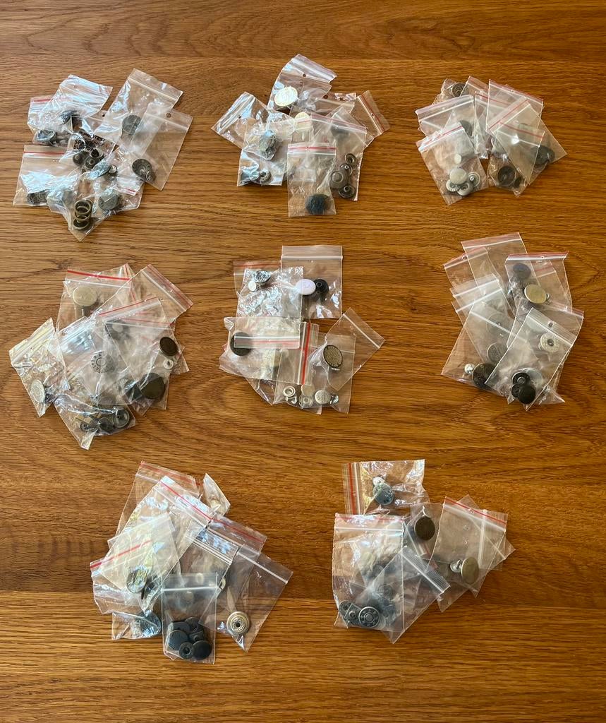 Ongeveer 70 jeans reserve knopen., Ophalen of Verzenden, Nieuw, Knoop of Knopen