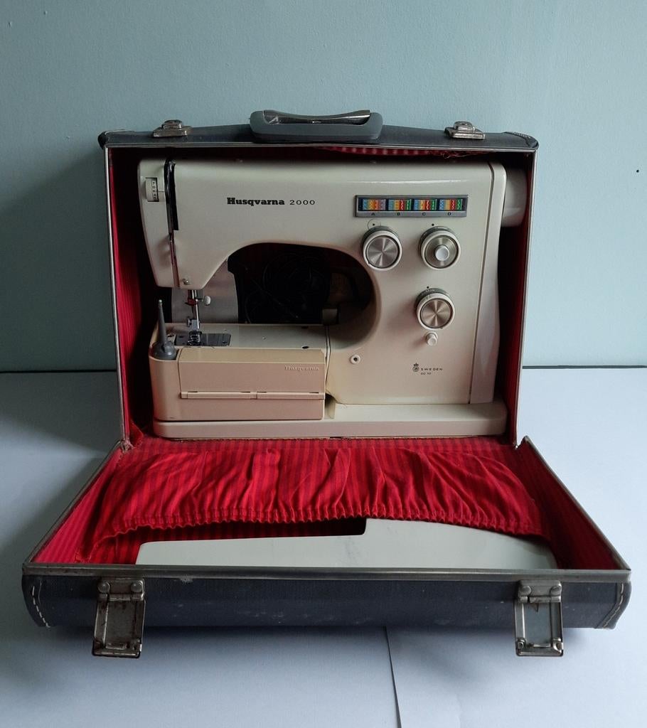 Husqvarna 2000 (6010) naaimachine, Hobby en Vrije tijd, Naaimachines en Toebehoren, Gebruikt, Naaimachine, Husqvarna, Ophalen of Verzenden