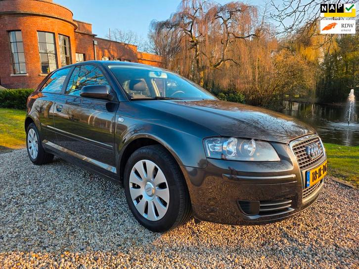 Audi A3 1.6 Attraction AIRCO/cruise *117.000km*, Auto's, Audi, Bedrijf, Te koop, A3, ABS, Airbags, Airconditioning, Centrale vergrendeling