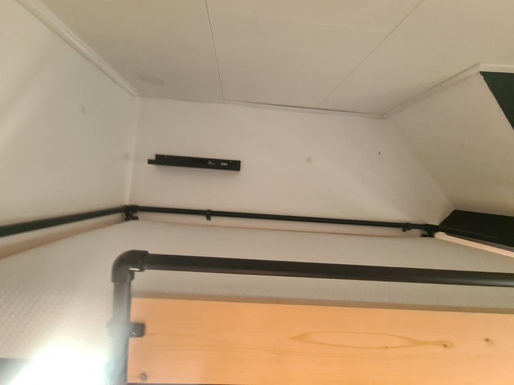 Eenpersoons hoogslaper zwart metaal en hout, Huis en Inrichting, Slaapkamer | Stapelbedden en Hoogslapers, Ophalen, Eenpersoons